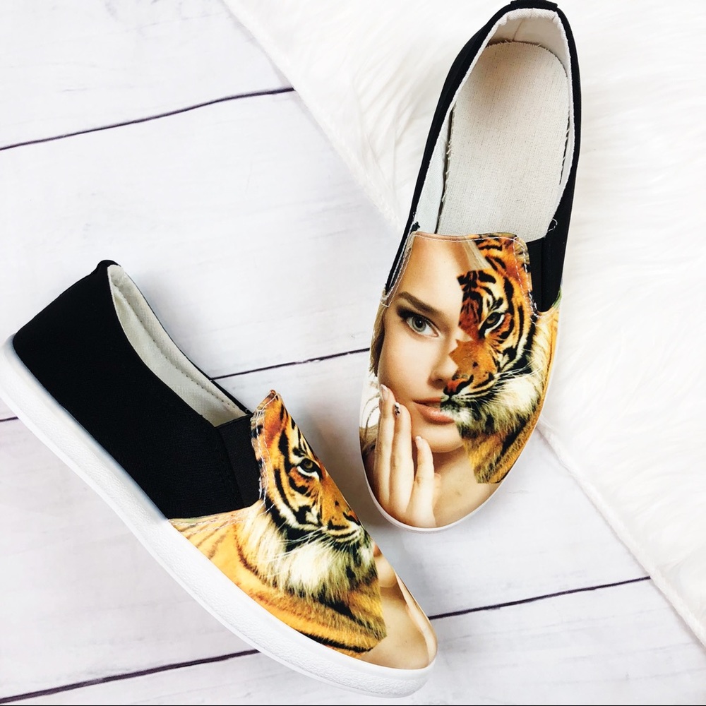 Tiger Two Faced New Slip On Shoes Size 9 Women’s